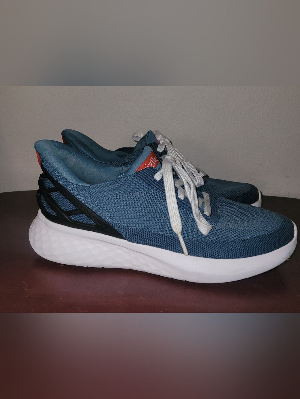 Kizik athens Low Top hands free Sneakers Blue White women's 7 men's 5.5
